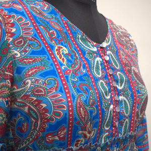 Isolde Charm Robe élégante en satin pour adultes O-Neck Button Straight Silhouette Digital Printed Viscose Tier Dress Natural Summer - Product Image 1