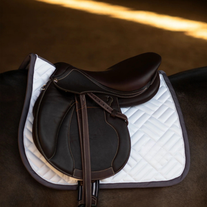 Tapis de selle de cheval anglais de haute qualité premium en gros matériau en tissu de doublure douce conception confortable tapis de selle adapté - Product Image 2