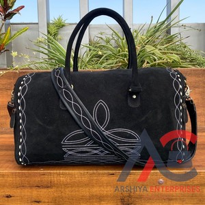 Sac de voyage en cuir suédé personnalisé pour unisexe, polochon de voyage en cuir véritable, sac de nuit Weekender, grande capacité - Product Image 1