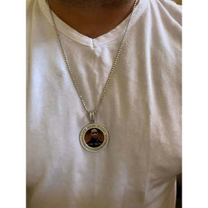 Pendentif personnalisé avec photo en moissanite baguette SHREYA DIAM - Plaqué or, argent 925, style hip-hop, taille moyenne - Product Image 4