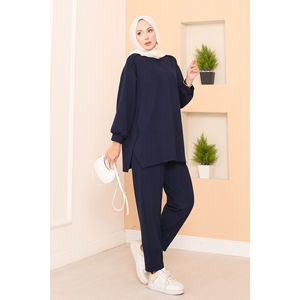 Conjunto Casual Azul Marino de Dos Piezas Oysho con Detalle de Emblema y Abertura Asimétrica, Traje con Pantalones Cortos - Product Image 6