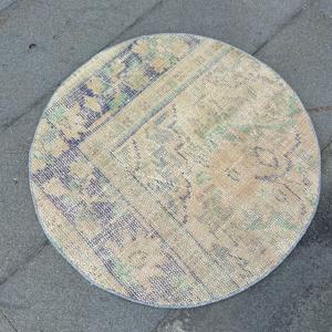 พรมวินเทจขนาด 2.3x2.3 ฟุต พรมตุรกีขนาดเล็ก พรมลายกราฟิกสีน้ำเงิน - Product Image 1