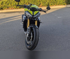 Prêt à être expédié, moto à trois cylindres en ligne refroidie par liquide de 1200 cm3, vitesse maximale > 80 km/h - Product Image 1