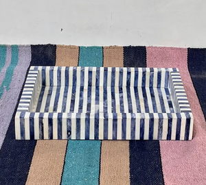 Bandeja Decorativa Intrincada Hecha a Mano de Resina de Hueso y Madera Esmaltada, Tallada a Mano, Pulida, Elegante Decoración para el Hogar, Arte Único, Ecológica - Product Image 4