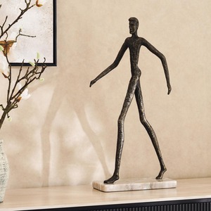 Chef-d 'œuvre artistique de sculpture en métal Pièce de déclaration élégante parfaite pour les maisons sophistiquées et les bureaux élégants - Product Image 2