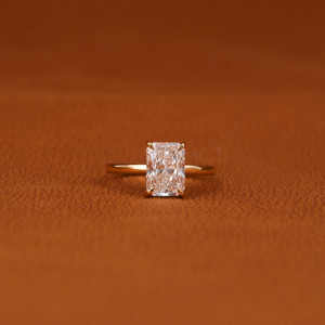 Anillo de Compromiso Solitario con Diamante Cultivado en Laboratorio, Corte Radiante, Engaste de Bisel, Chapado en Oro de 14K, 2.0-2.5 Quilates, Estilo Moderno, Certificado IGI - Product Image 1