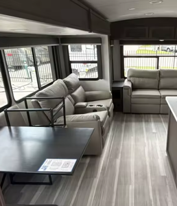 Used 2025 Keystones C-o-u-g-a-r 33RLI <b>Towable</b> Camper Trailer for Sale, Custom Travel RV with Optional - Product Image 4