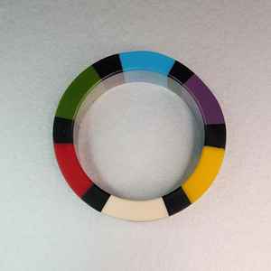 Bracelet de manchette en résine de style vintage hautement poli et personnalisé pour femmes d'Inde - Product Image 3