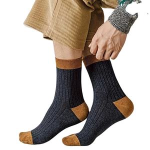 Chaussettes de sport en coton de qualité avec logo personnalisé pour hommes, blanc et noir, chaussettes de course et d'entraînement - Product Image 1