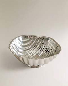 Tazón de Aluminio de Lujo para Servir Aperitivos, Frutas y Alimentos Secos con un Elegante Diseño Interior Contemporáneo - Product Image 3