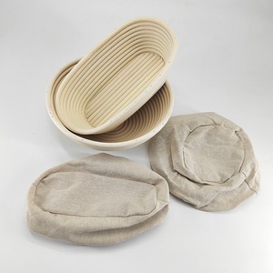 Cesta de ratán tipo banneton para levantar y fermentar masa de pan, con forro, herramientas para hornear y repostería. - Product Image 2
