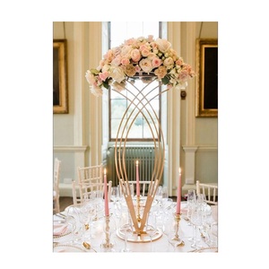 Centro de mesa de boda de hierro de diseño moderno para ajustes de mesa de recepción de boda elegantes y elegantes - Product Image 1