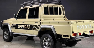 Toyota Land Cruiser pickup 2018, Volante a la Derecha, Usado, Diésel, con Asientos de Cuero, Caja de Cambios Manual, Volante a la Izquierda - Product Image 4