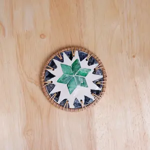 Ensemble de sous-verres en rotin fait main avec motif floral mosaïque nacre Boho décor de table naturel sous-verres tapis et tampons - Product Image 6