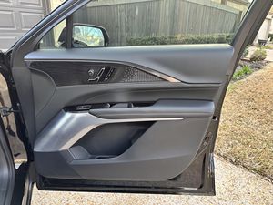 สำหรับ Cadillac lyriq RWD DEBUT Edition 2023 100 Mile 340-HP LITHIUM CROSSOVER SUV พร้อมเบาะหนังแบตเตอรี่102-kWh ด้านซ้าย - Product Image 3