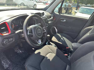 Auto Usado de Calidad a Precio Accesible, Jeep Renegade Sport 2019, Volante a la Izquierda - Product Image 2