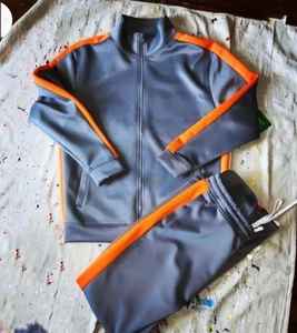 Conjunto Deportivo Unisex de Alta Calidad Personalizable con Logotipo y Diseño Único - Product Image 2