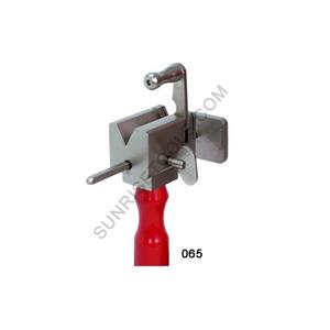 CORTADOR DE TUBOS utilizado para cortar tubos, varillas, alambre y más Hecho de acero para herramientas endurecido con un mango recubierto de PVC - Product Image 1