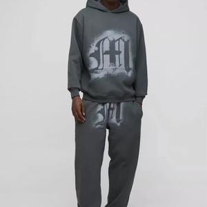 Chándal gráfico de espray de grafiti de gran tamaño personalizado de alta calidad para hombres Ropa informal de tendencia superior con posición frontal del logotipo - Product Image 1