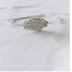 ที่คาดผมแต่งงานแบบสั่งทำพิเศษ ประดับด้วยลูกปัด ปักลาย และเลื่อม เป็นมิตรกับสิ่งแวดล้อม สำหรับขายต่อ - Product Image 1