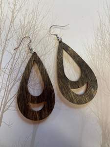 Pendientes de estilo Ángel hechos a mano hechos de mango Acacia y madera de pino con remolinos de resina y diseño cortado con láser perfecto - Product Image 2