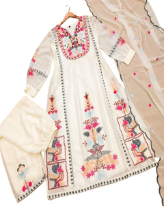Kurtis para mujeres en la India Patrón de textura de lujo ligero a granel Gran servicio Llegó a tiempo Excelente servicio - Product Image 1