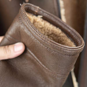 แจ็คเก็ตบอมเบอร์หนังแกะลายพรางสำหรับผู้ชาย รุ่นใหม่ปี 2026 เคลือบด้านหน้าแข็ง ทนน้ำ กันลม - Product Image 5