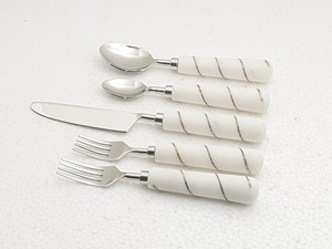 ชุดเครื่องใช้บนโต๊ะอาหารด้ามจับเรซินหินอ่อนสีน้ำตาลและสีขาวมาใหม่ชุดเครื่องใช้บนโต๊ะอาหารที่บ้านทำจากสแตนเลสเรซินด้ามจับหินอ่อนขายดี - Product Image 6