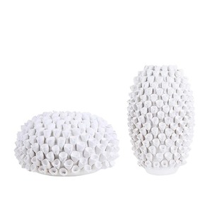 Vase blanc rond à double poignée latérale pour un décor élégant avec un long affichage d'événement parfait pour les mariages et le style de la maison - Product Image 5