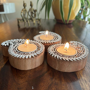 Portavelas de madera de estilo minimalista Diseño único en forma de ojo con nuevo grabado Tamaño pequeño para la decoración del restaurante del hotel en casa - Product Image 1