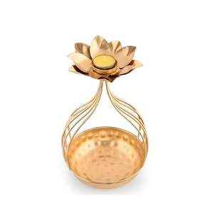 Portavelas de metal sólido de primera calidad elegante y duradero hecho a mano amantes de la luz soportes perfumados para la decoración del hogar - Product Image 1