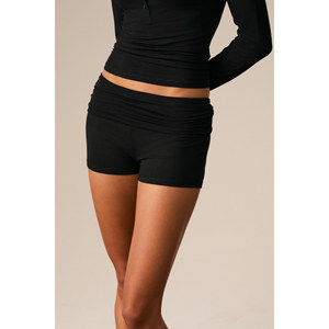 ETHIQUET EVOLVE Pantalones cortos plegables de cintura alta de tela suave y elástica para mujer - Product Image 2