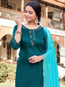 Seda Viscos con rayas y muselina con bordado y trabajo Khatli en la parte inferior con Secuencia de tejido de nailon dupatta - Product Image 2