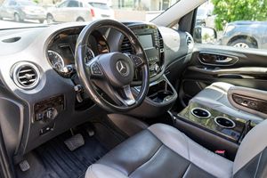 Mercedes-Benz Metris 2018 d'occasion en excellent état, conversion de fourgon de luxe 7 places avec système de divertissement arrière - Product Image 4