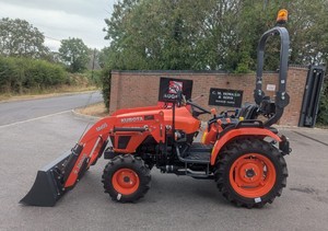 รถแทรกเตอร์ขนาดเล็ก Kubota EK1-261 ขับเคลื่อน 4 ล้อ พร้อมที่ตักด้านหน้า สีแดง เครื่องจักรกลการเกษตร 22 แรงม้า ระบบเกียร์  สำหรับงานเกษตร - Product Image 3