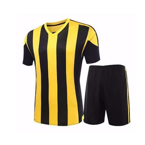 Ensemble de maillots de football pour hommes personnalisés de haute qualité Nouveau modèle OEM Uniforme en maille à sublimation vierge Vêtements de football haute visibilité - Product Image 2