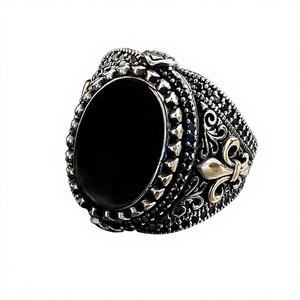 Anillo de Plata Hecho a Mano para Hombre con Piedra Ovalada de Ónix Negro, Anillo Real Francés con Sello y Símbolo Floral Gi Fleur De Lys - Product Image 1