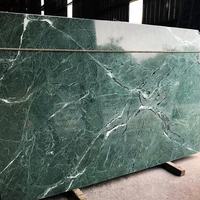 Grande dalle de marbre vert Emperador, surface polie et affinée, pour comptoirs de cuisine, salle à manger, hôtels, appartements et meubles de salle de bain modernes.