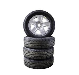 Neumáticos de nieve duraderos disponibles a granel para camiones y automóviles que ofrecen una tracción confiable en condiciones de hielo y nieve - Product Image 6