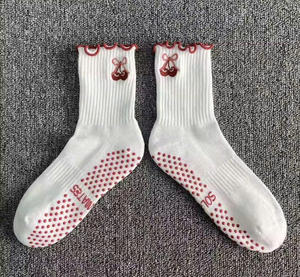 Chaussettes de sport antidérapantes en coton extensible respirant confortables pour le yoga, le pilates, la remise en forme, tendance, pour l'entraînement en salle - Product Image 2
