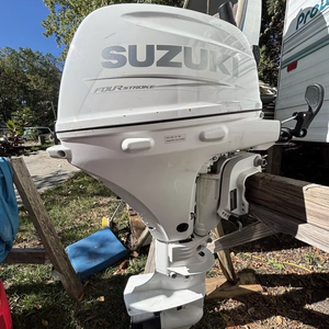 Oferta con Descuento, Motor Fuera de Borda Suzuki de 15 HP, Modelo DF15A, Usado - Product Image 1