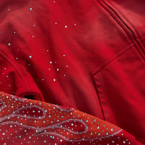 Sudadera con capucha corta acampanada, ecológica, transpirable, ligera, estampada, informal, de invierno, con efecto desgastado por el sol, lavado ácido y pedrería - Product Image 5