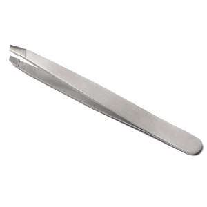Pinzas para cejas inclinadas con logotipo personalizado, precio al por mayor, herramienta de belleza de nuevo diseño con punta puntiaguda - Product Image 1