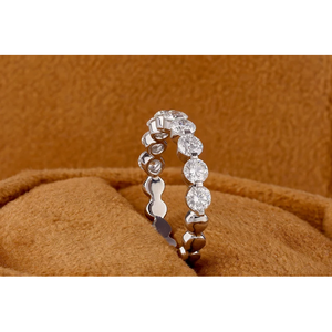 Anillo de Diamantes de Media Eternidad con Moissanita Redonda Incolora, Elegantes Anillos para Regalo de Aniversario - Product Image 1