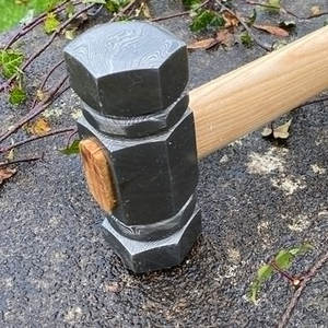 ค้อนเหล็กดามัสกัสทำด้วยมือดีไซน์แบบกำหนดเองพร้อมด้ามไม้สำหรับงานหัตถกรรมและการประชุมเชิงปฏิบัติการ - Product Image 3