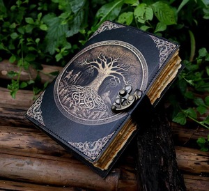 Beau journal en cuir véritable A5 pour femmes avec arbre de vie pour croquis et cahiers de voyage - Product Image 1