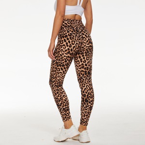 กางเกงเลกกิ้งดีไซน์เนอร์ที่ปรับแต่งได้และชุดลำลองจากพรีเมี่ยมเนื้อผ้าระบายอากาศหรูหราที่ไม่มีใครเทียบได้ - Product Image 2