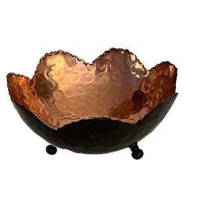 Bol de service décoratif en forme de fleur, revêtement en cuivre noir, parfait pour les dîners à domicile, les fêtes, les mariages et les centres de table - Product Image 1