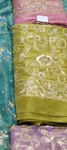 Costumes de créateur moderne brodés à la main indiens Fashion-Forward non cousus pour femmes pour les fêtes de style traditionnel - Product Image 3