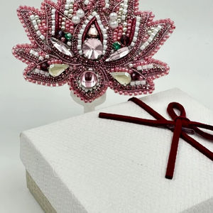 Broches perlées Broche design faite à la main. Accessoires de haute qualité. Broche design unique. Baby shower meilleur cadeau. - Product Image 5